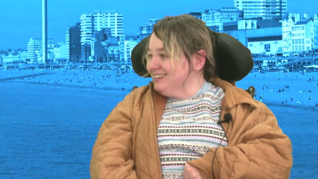 От студентки до телеведущей: начинающая музыкальная журналистка и общественный деятель Элис Рэнда...