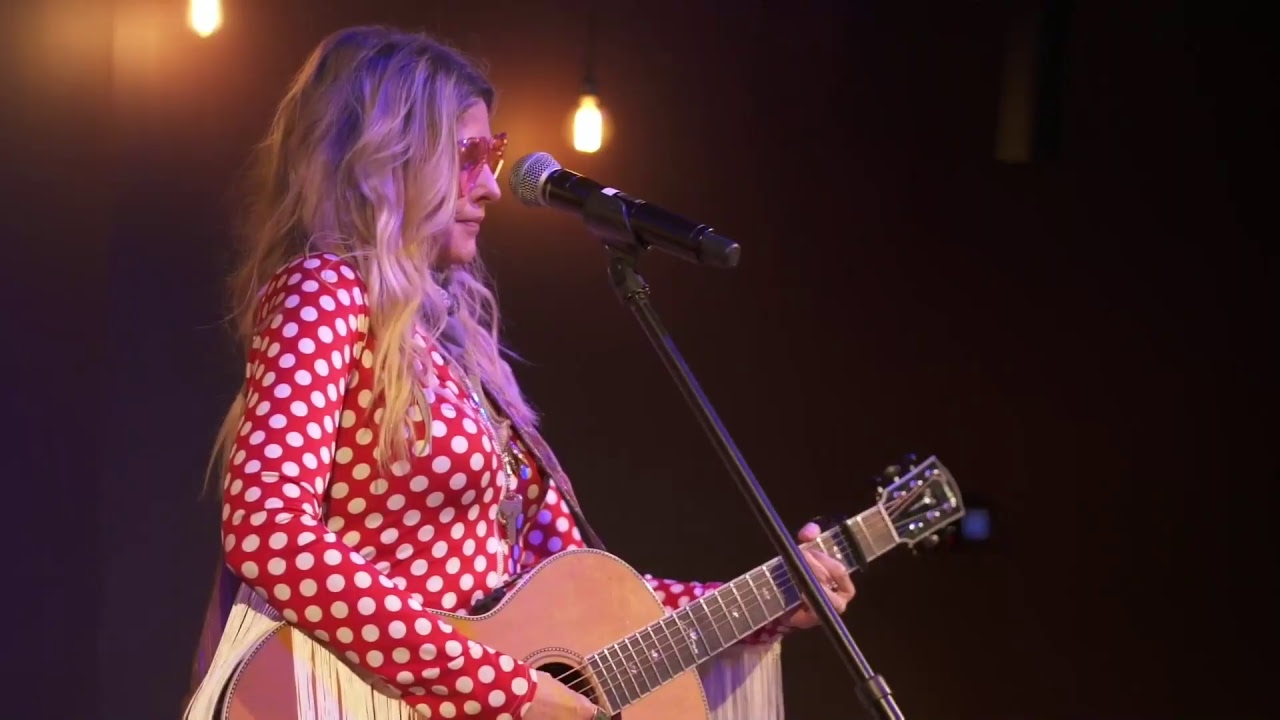 LIVE Radio Bristol Session: Elizabeth Cook