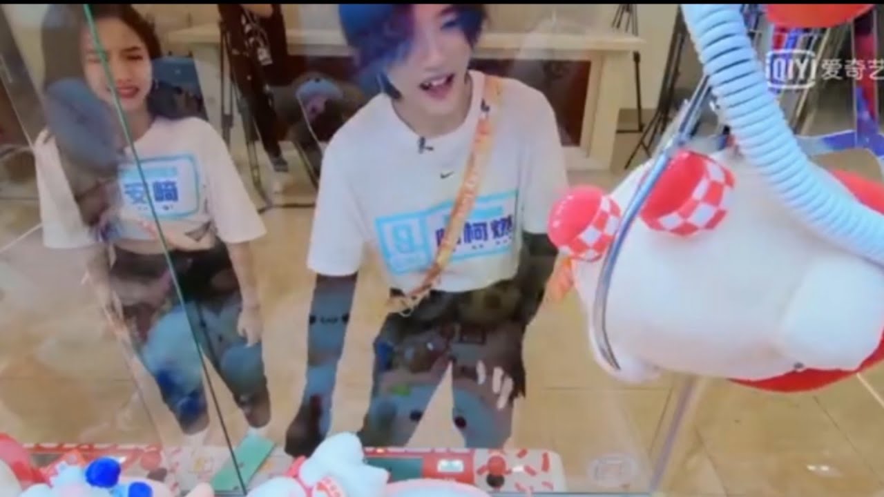 [ENG SUB] K Lu Keran & Anqi Playing Claw Machine Together 🕹