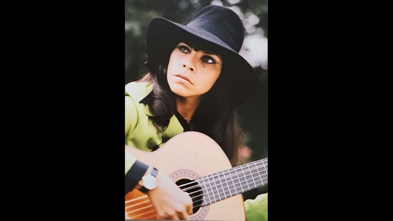 OLIVIA MOLINA singt 