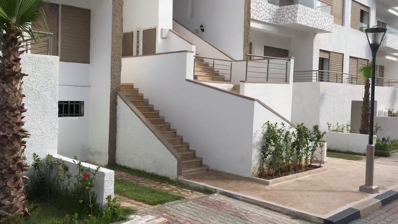 Puerto banus juste une petite tour ( video1 )