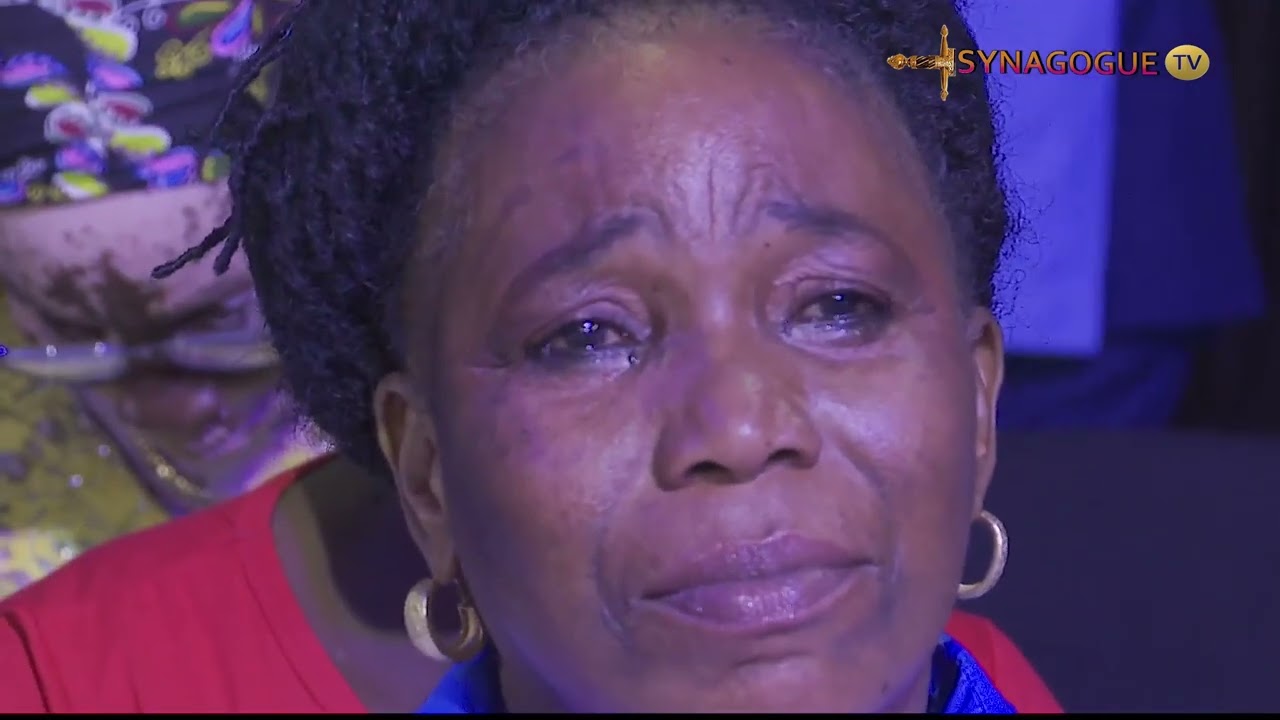 Трогательный момент: апостольский принц Ихаребхор удивляет свою маму новеньким автомобилем.