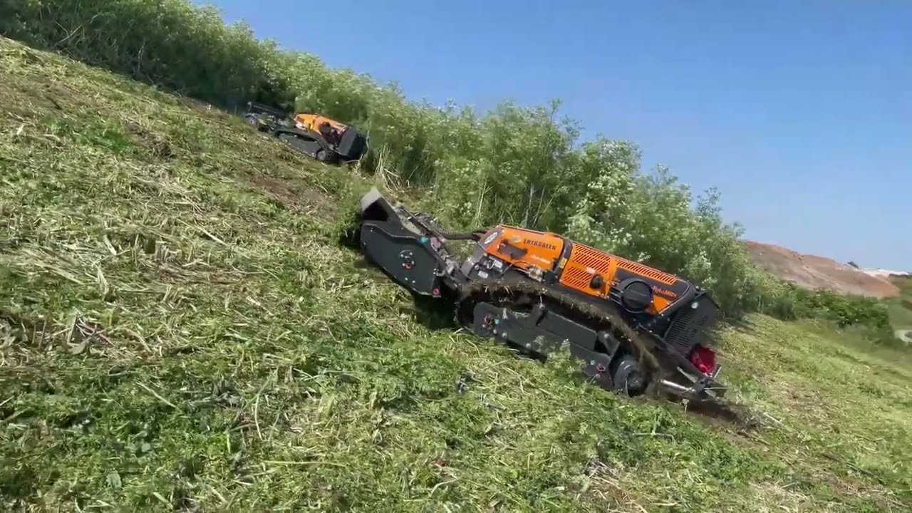 RoboEVO a RoboMIDI v mulčovacím souboji