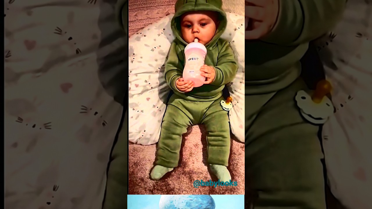 Cute baby drinking milk from bottle 🍼#babylooks #cutebaby #shortsvideo 🥰