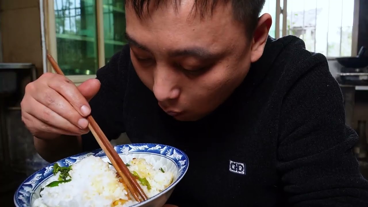 给米饭哥一道回锅肉，他能干掉这一大碗饭！荤素搭配，专治胃口不振