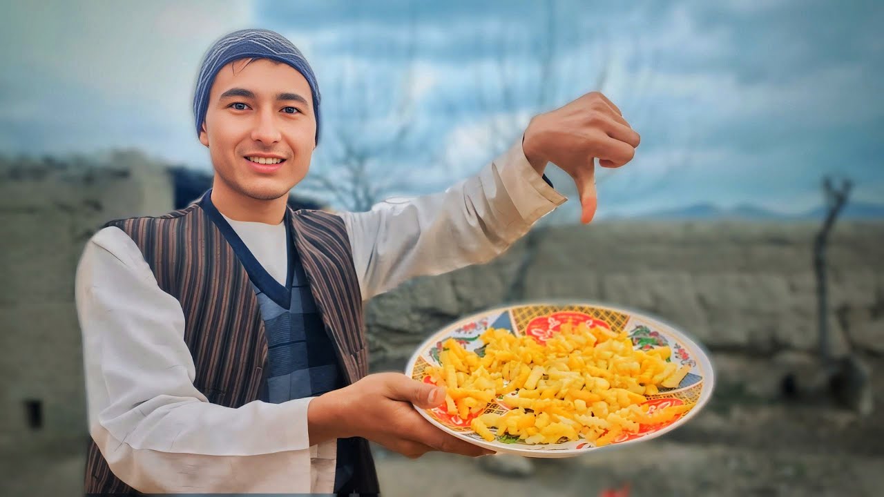 Cooking chips in the village / Village life in Afghanistan