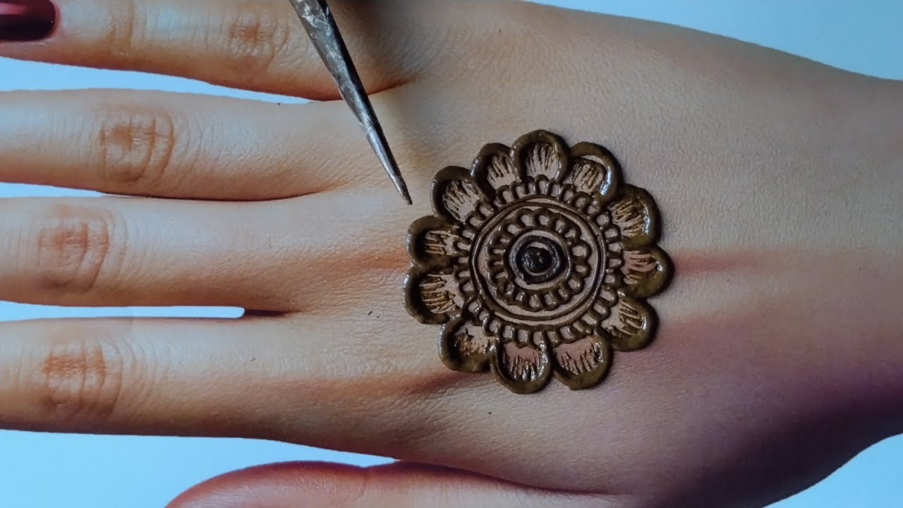 Simple and beautiful mehndi design 