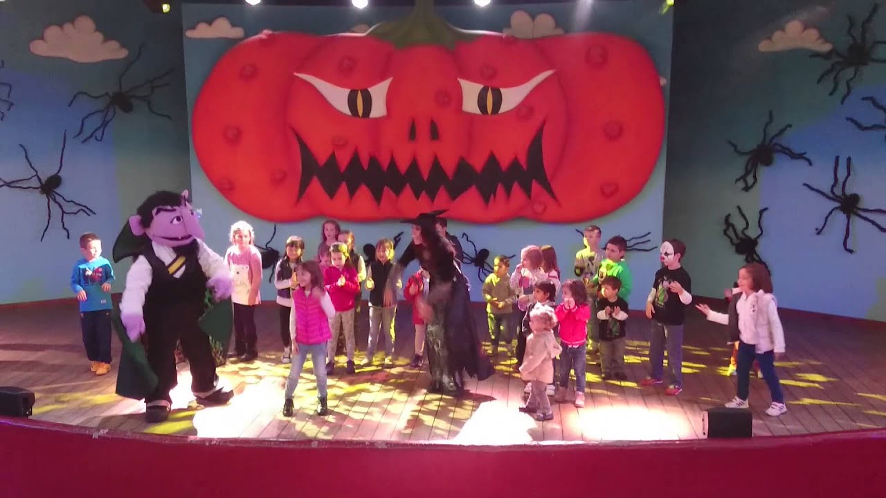 Halloween minidisco en Sesamo Aventura - PortAventura HD