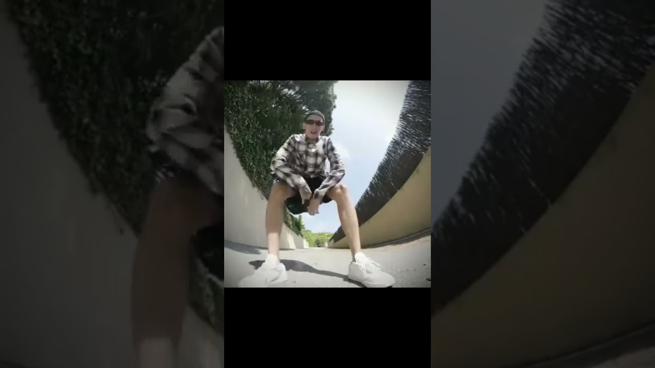 Kizaru dances to his new track 