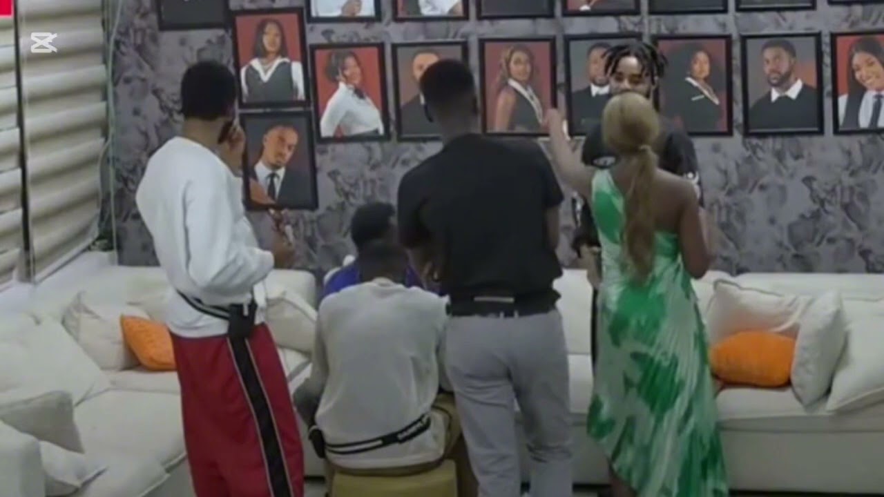 Соседки по дому играют в лудо, чтобы убить скуку // Десси и Надя наслаждаются любовью - Идеальная...