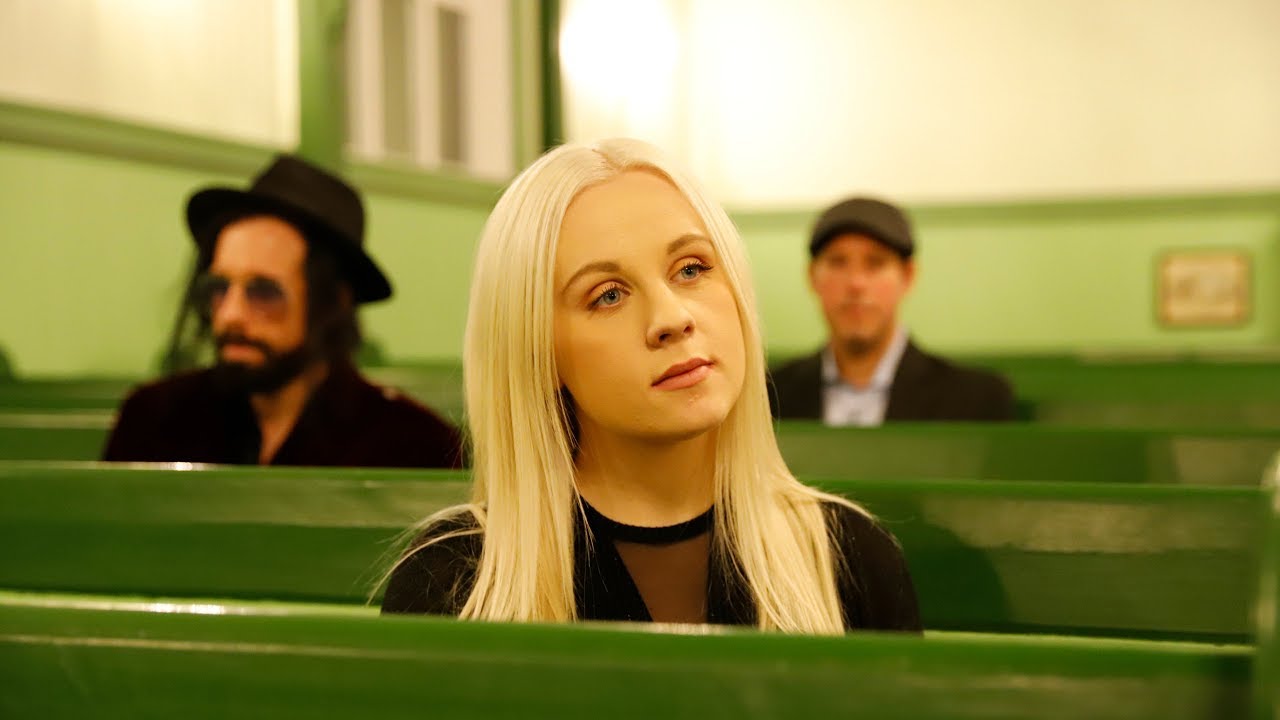 Annsofi feat. JP Paulsen and Jerry Geraldi - Oh Holy Night (Official Music Video)