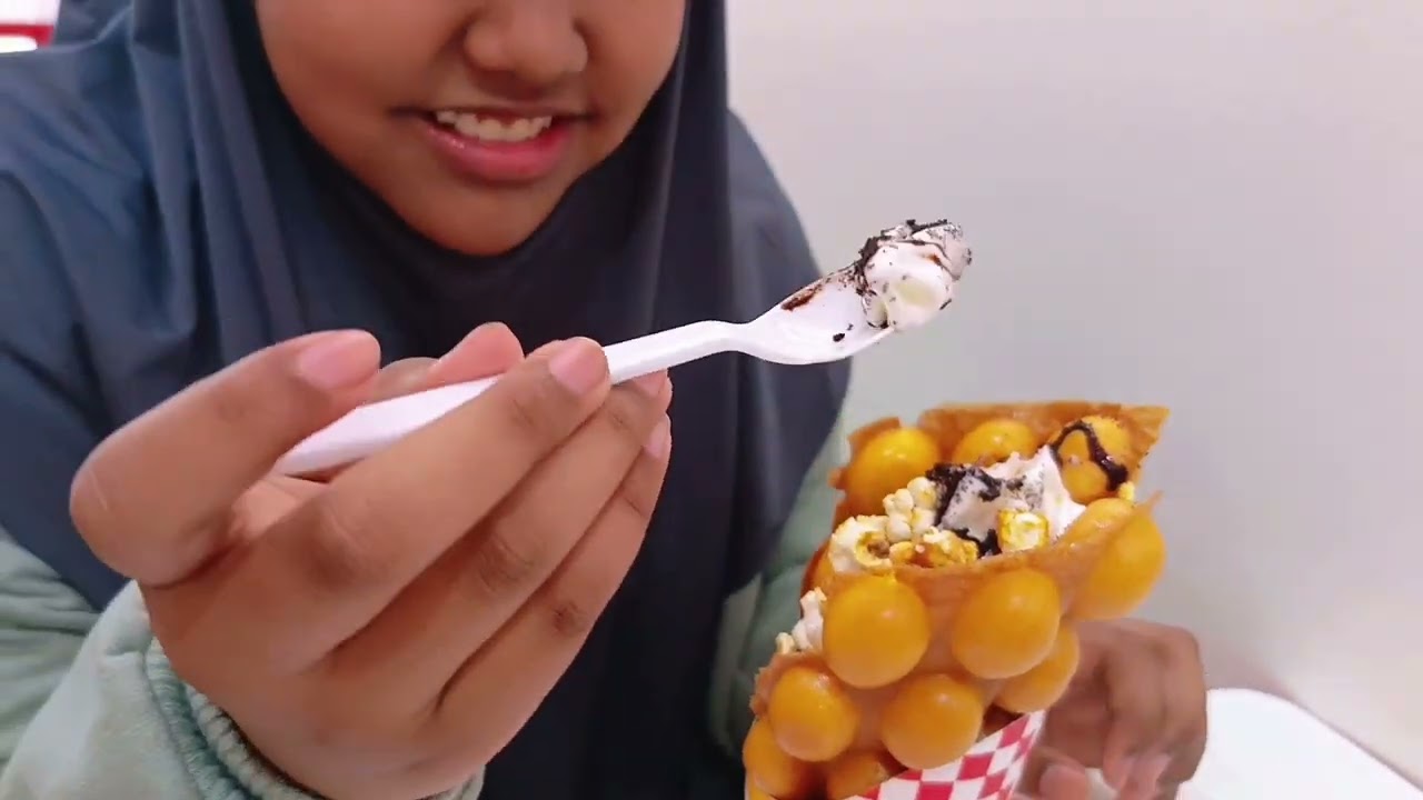 Ice cream pakai waffle momoyo
