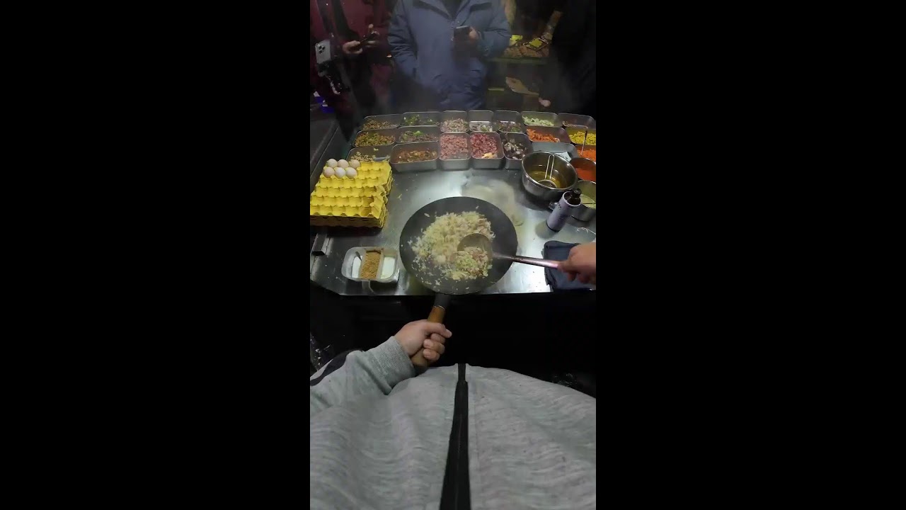 Enjoying delicious food - 纵览美食直播