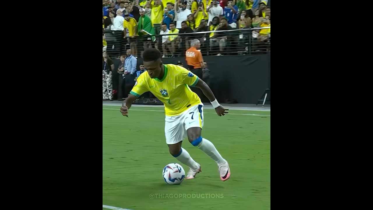 Vinicius Jr in Brazil vs Real Madrid 🤩