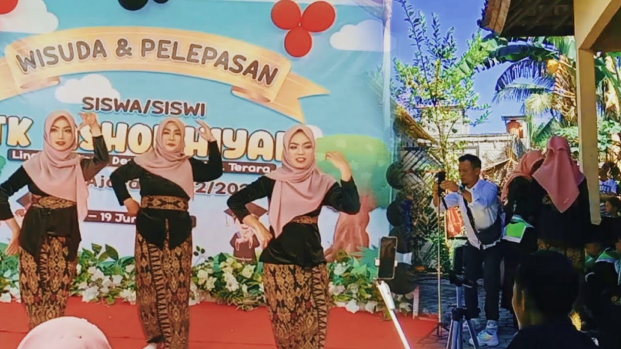 Tarian bunda TK Assholihiyah 