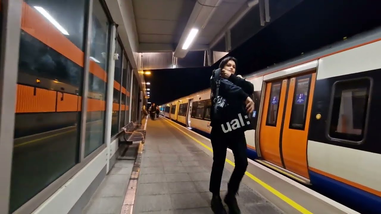 HOXTON Overground Station at NIGHT (2022)