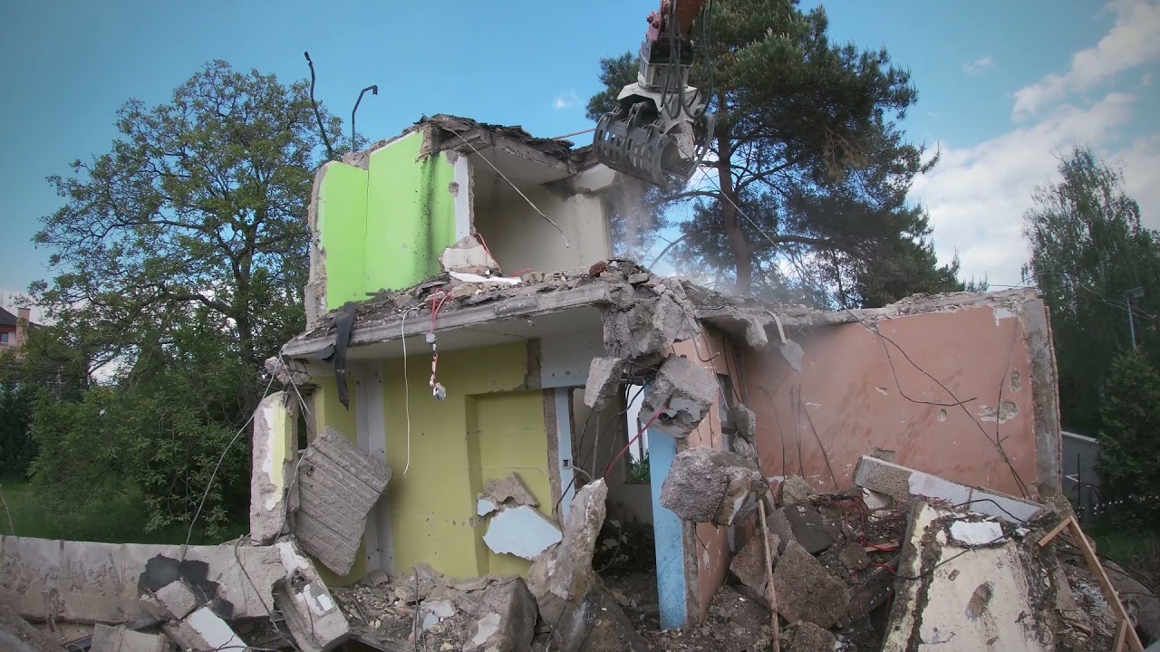 💨🏚️ Zbourali jsme rodinný dům | Demolice domu