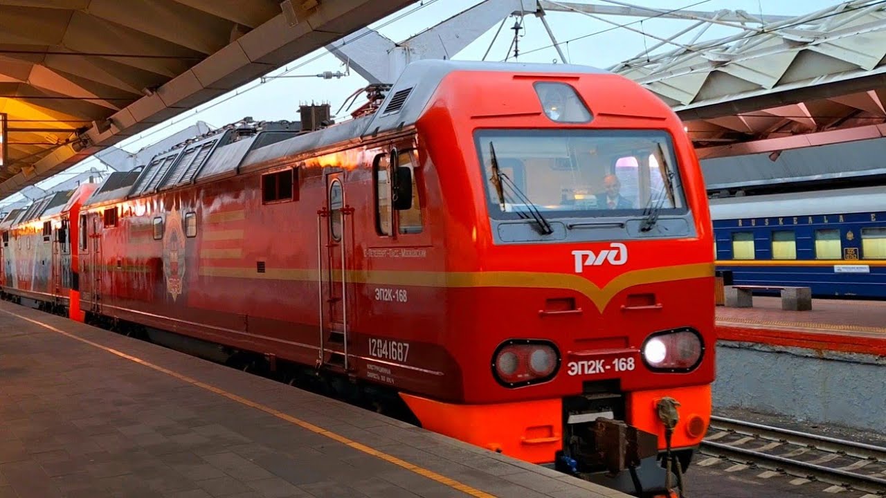 Прибытие ЭП2К-168, юбилейного ЭП2К-500, ЧС6-019 и поезда 