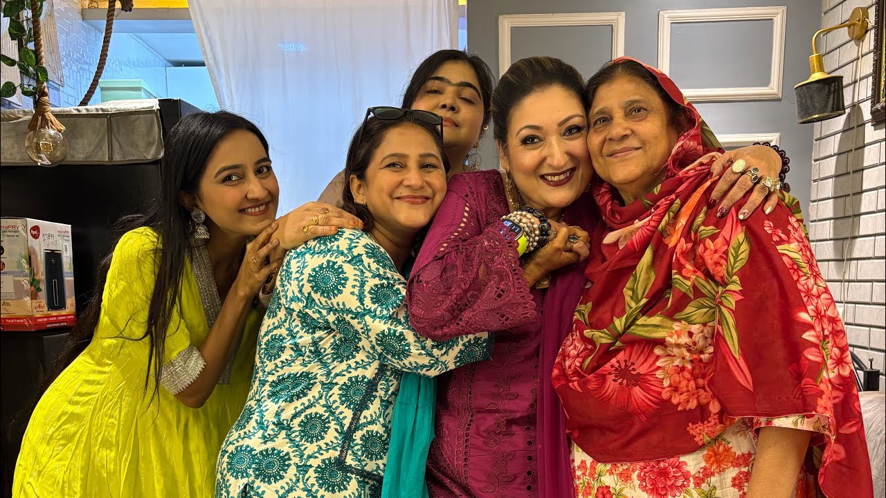 Sunita Ahuja in the house 🏠 