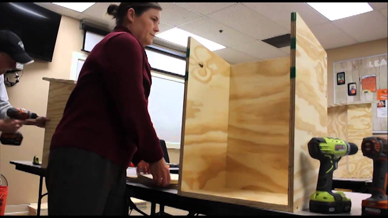 Watch how Wauwatosans build Little Free Libraries