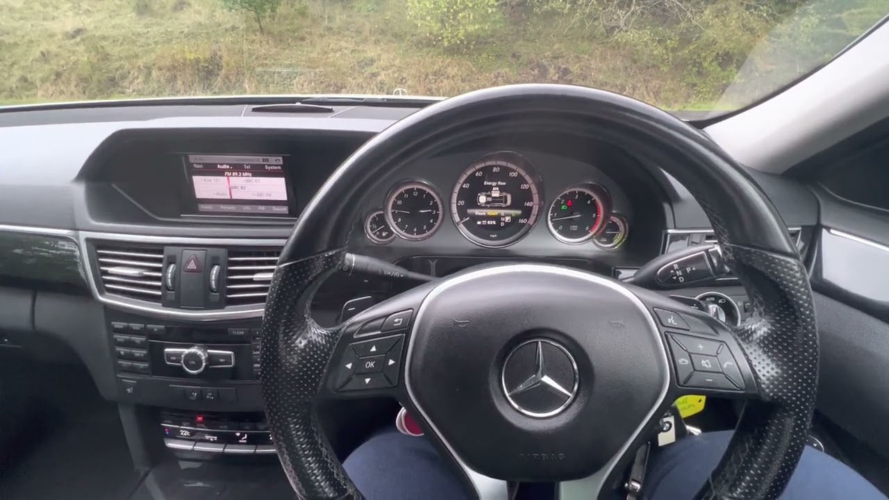 Mercedes E-Class E300 2013 года выпуска, гибрид blueTec, 4-дверный, автоматическая коробка переда...