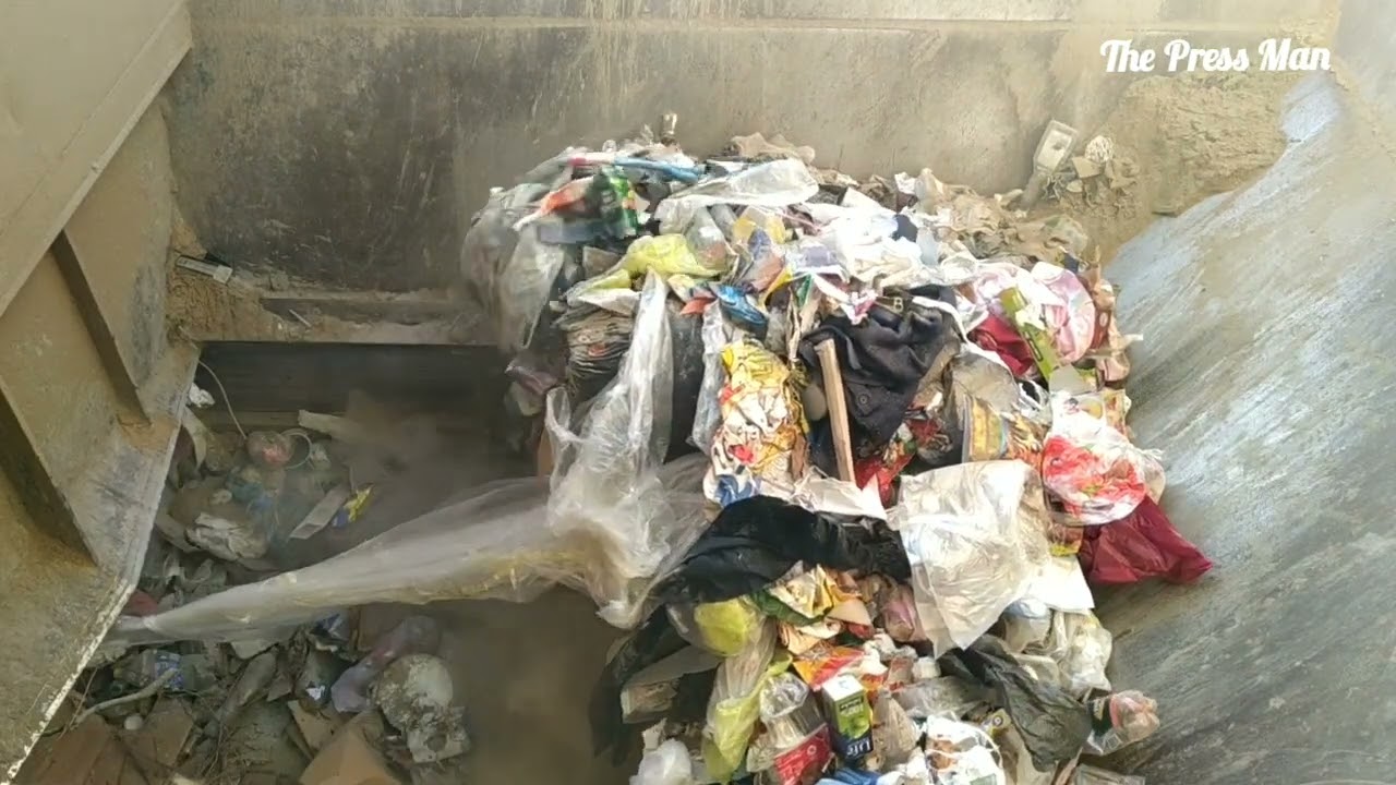 Compaction of mixed waste - into a container. 150 bar.