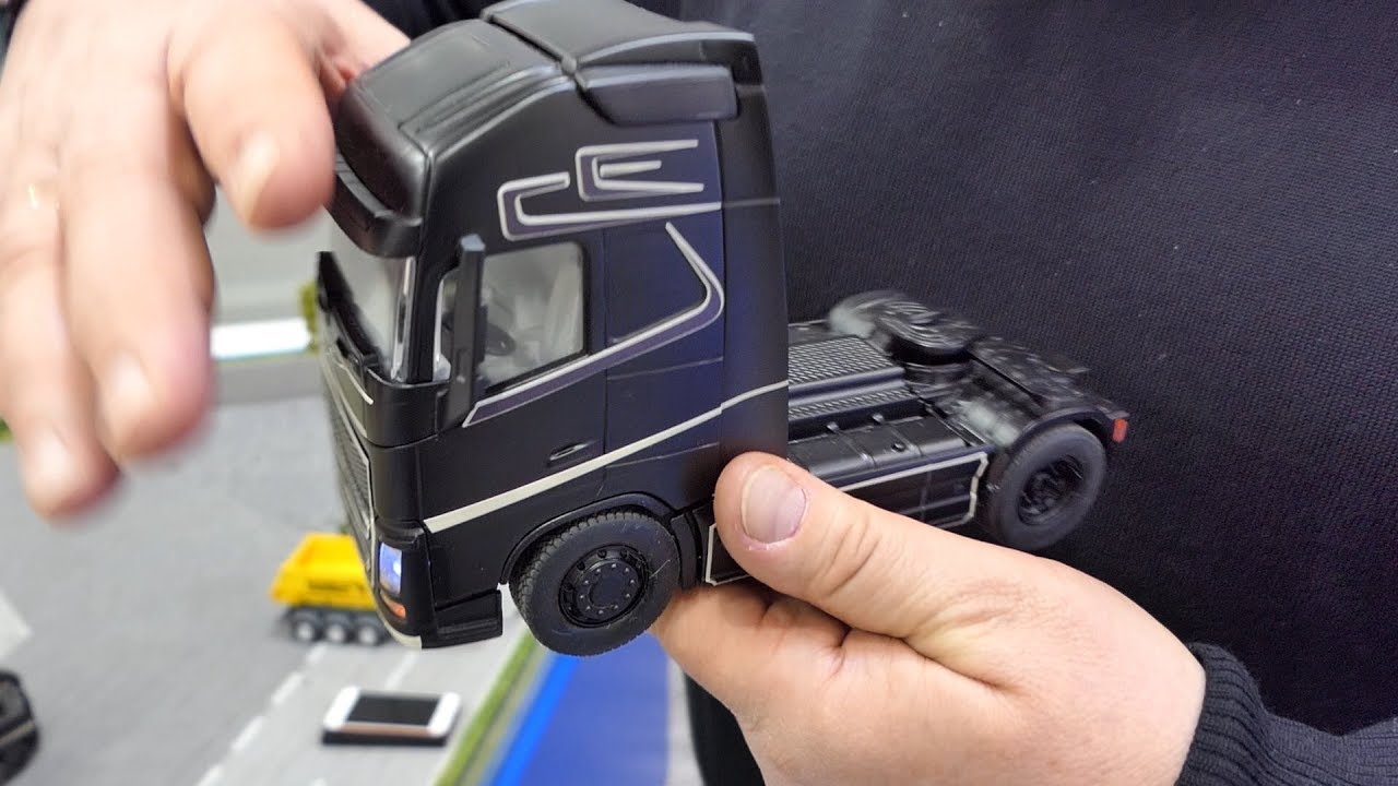Siku Control App steuert Volvo FH 16 4x2 und John Deere 7290R 1:32 - Vorführung Spielwarenmesse 2020