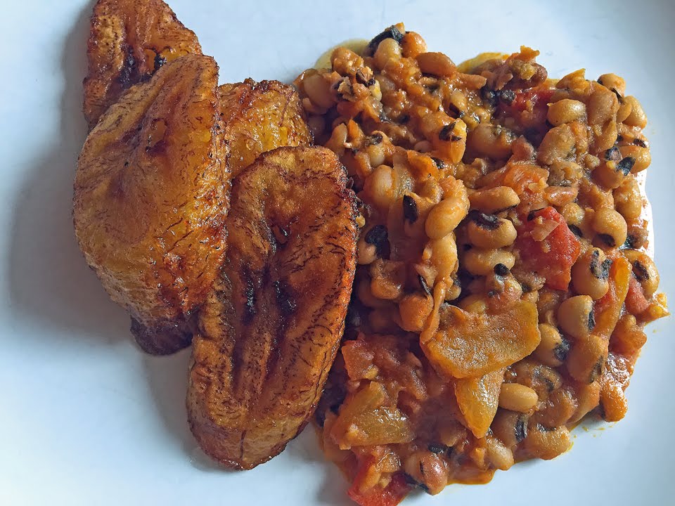Bohnen mit frittierten Kochbananen - ein ghanaisches Gericht