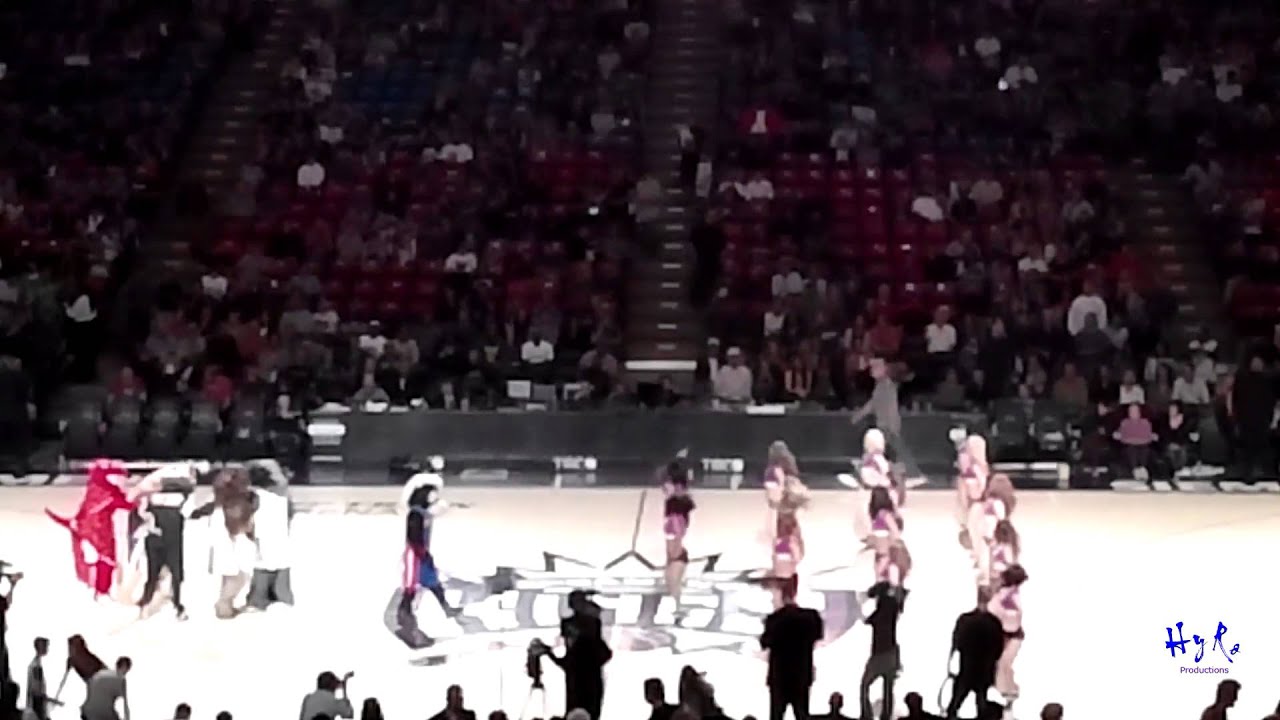 Mascots and Cheerleaders Dance Off
