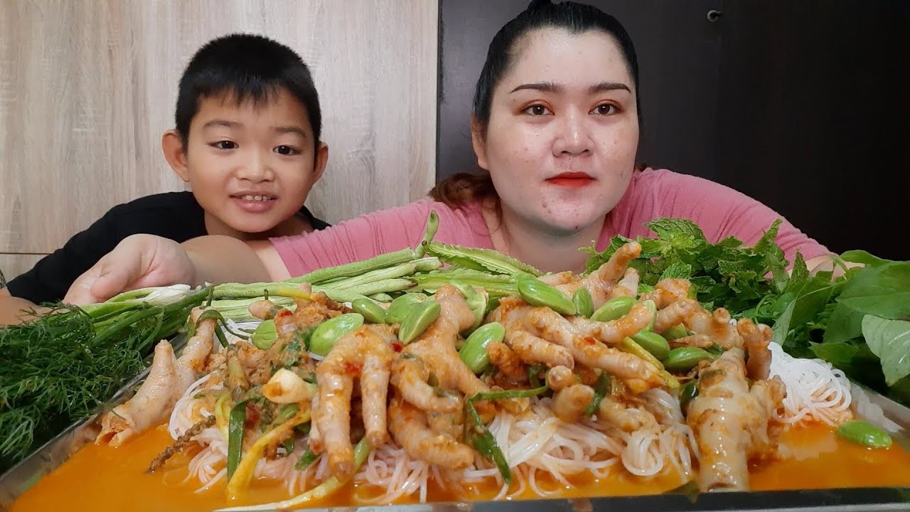 ขนจีนน้ำยากะทิตีนไก่( เมนูลูกชายเรียกร้อง) 22/6/63