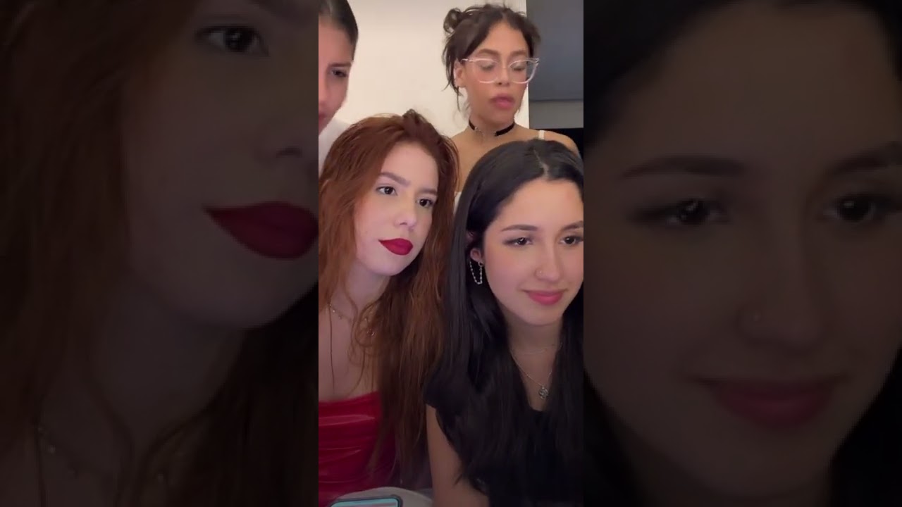 Prica lendo Fanfic na Live da Carol
