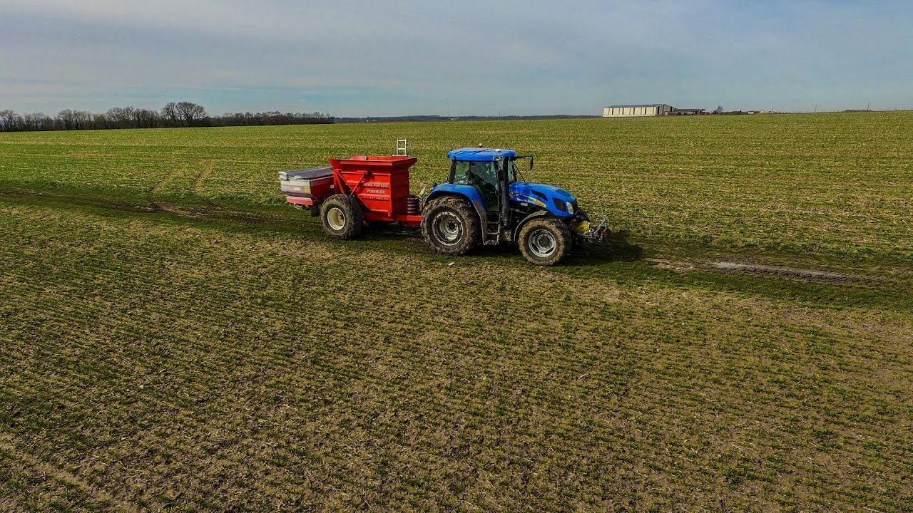 [Drone PIX] New Holland TVT - Trémie Pommier - Kverneland Géospread - Ependage d'engrais