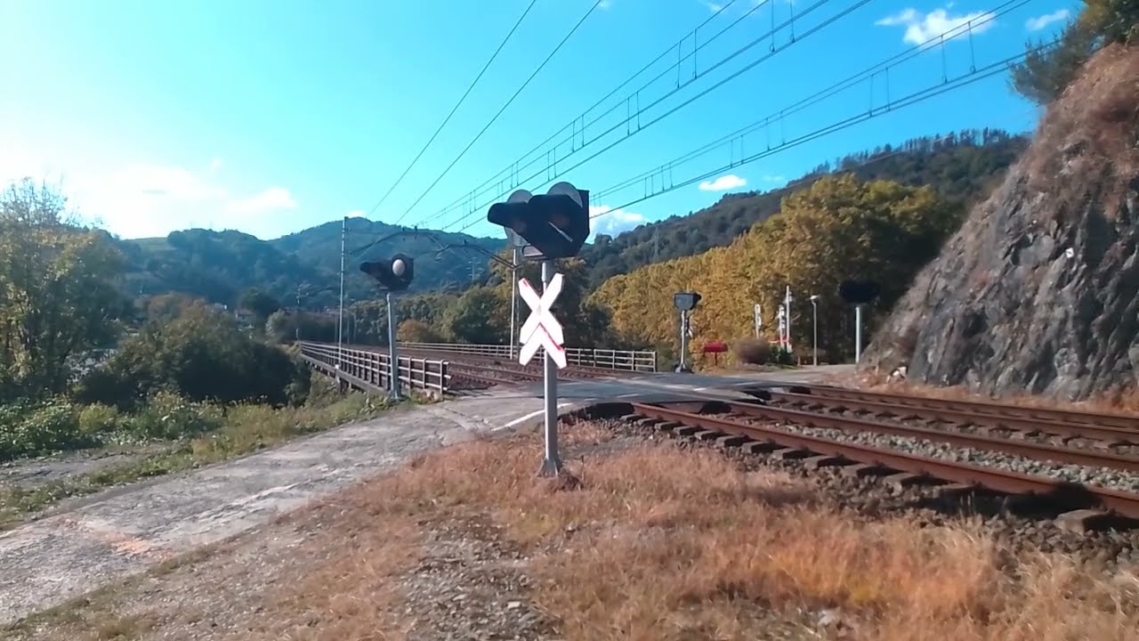 1ª grabación) 2 trenes pasando por el Paso a Nivel de Ikaztegieta-Alegia