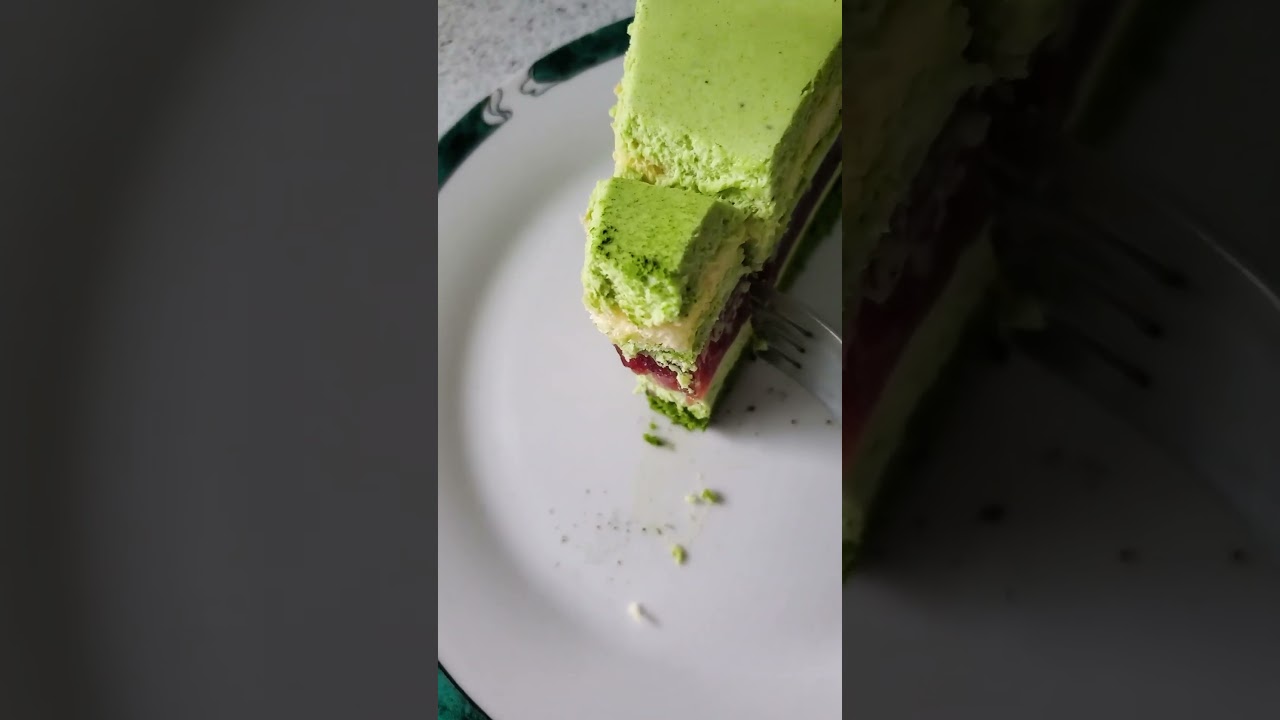 20230903 | Sampling Matcha Strawberry Mousse Cake