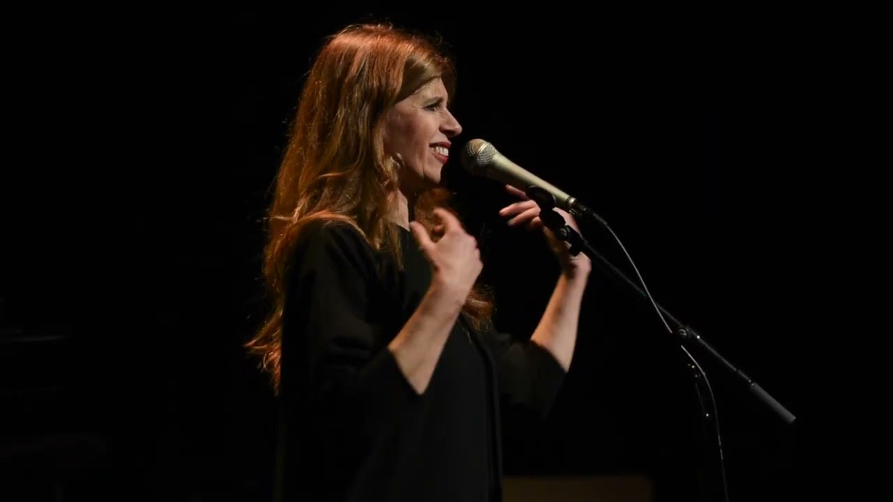 Por la verde, verde  oliva, canción de Elena Aranoa
