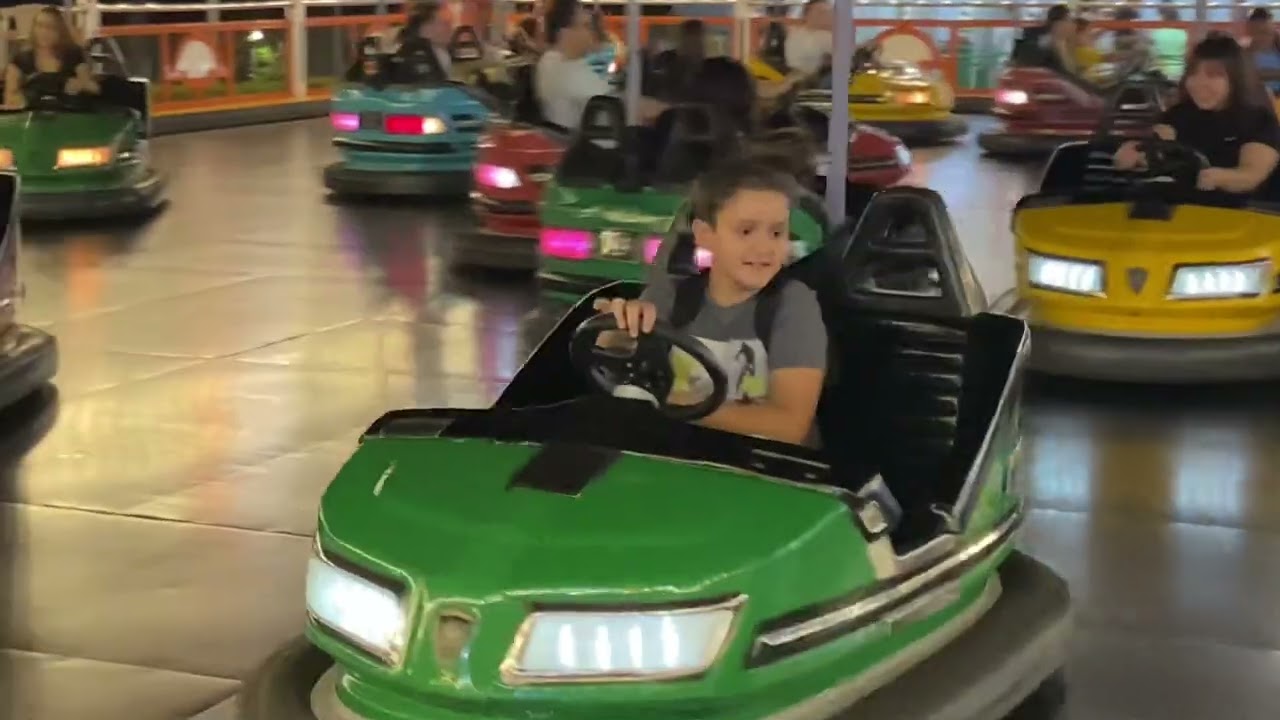 Carrinho bate-bate no Parque Guanabara