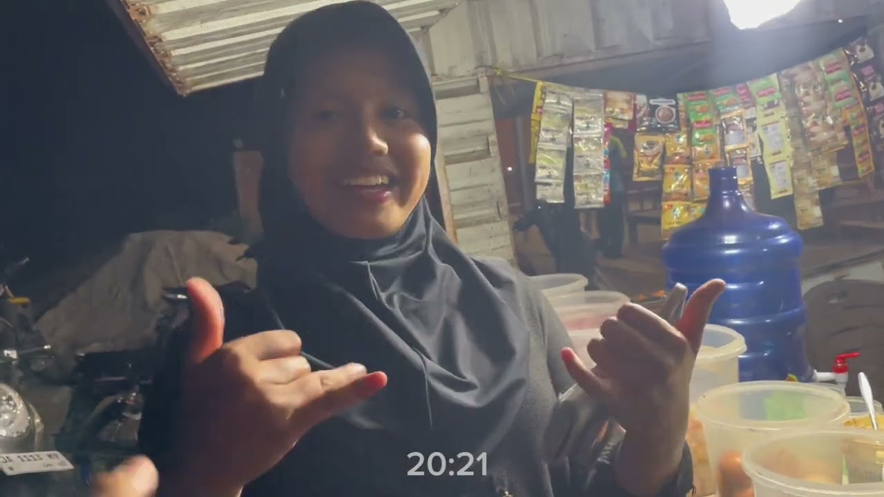 MINI VLOG SINTIA NURNIARNI, Xll MIA 1, PRAKTEK BAHASA INGGRIS.