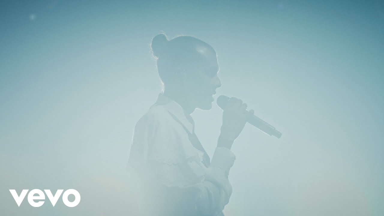 Stromae - La solassitude (NMA Live Performance)