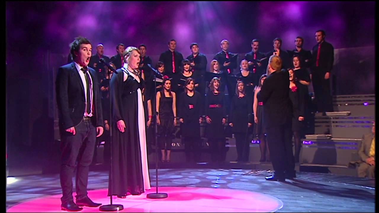 Catrin Aur, Sion Ifan a Côr CF1 - Mae'r Ser yn Canu