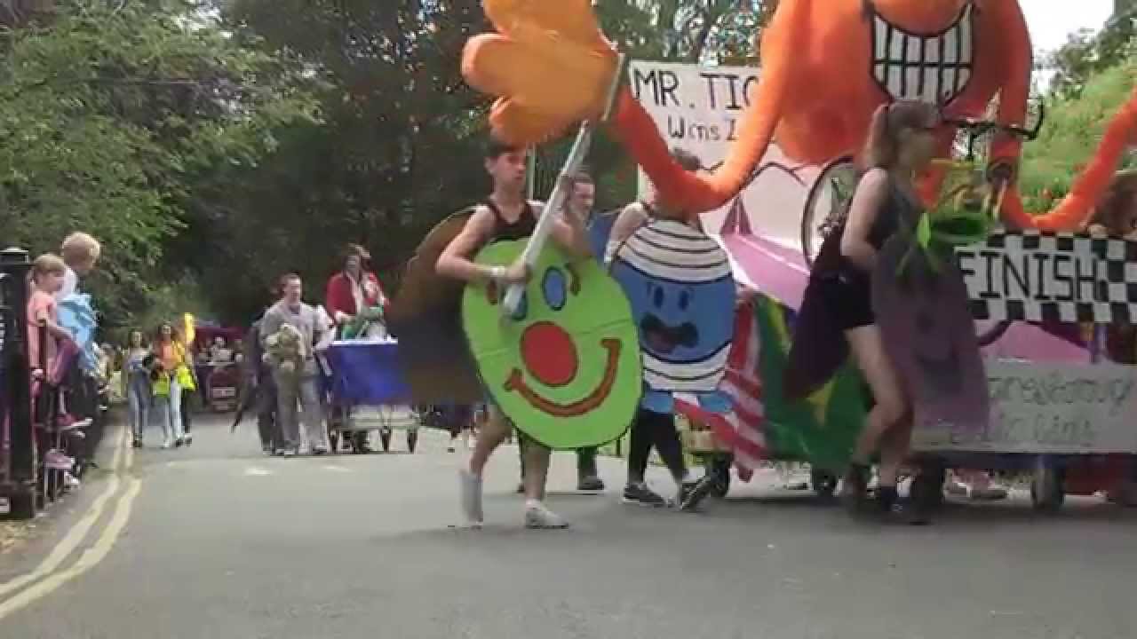 Knaresborough Bed Race 2014 - the parade