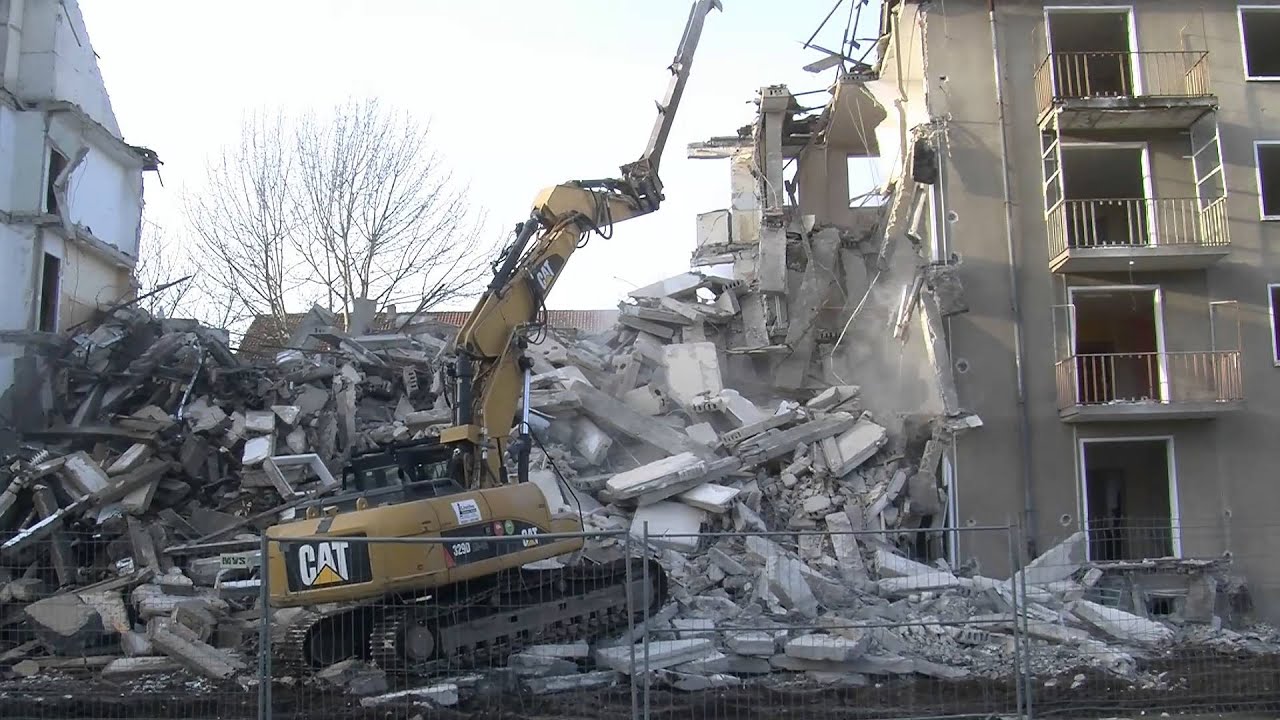 Teil 1. Abriss eines Wohnblockes mit Cat 329 D