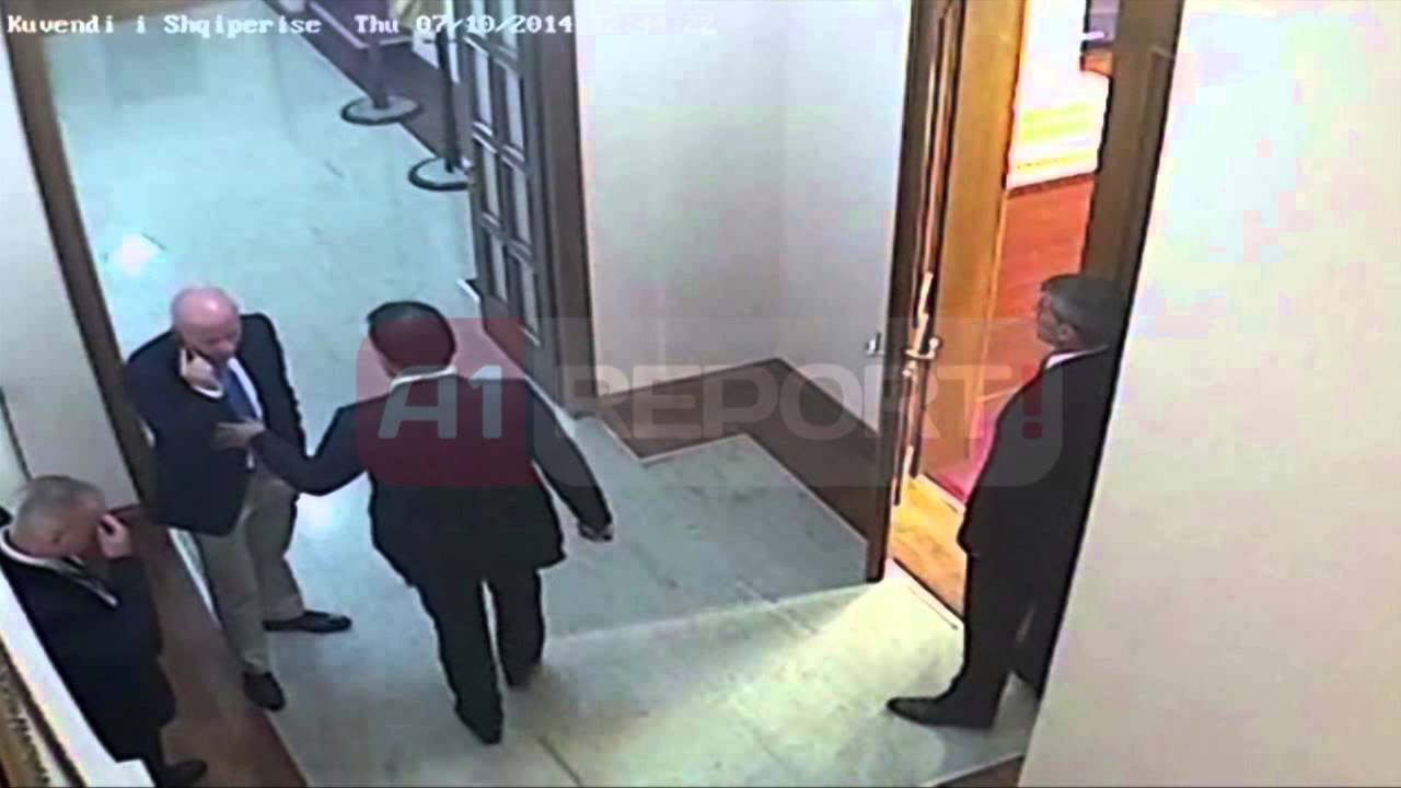 A1 Report - Publikohet video,Ndoka e Ndreu grushte Strazimirit në Kuvend