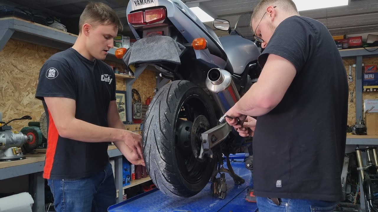 TUTO MECA FAZER 600 : REMPLACEMENT PLAQUETTES ET DISQUE FREIN ARRIERE