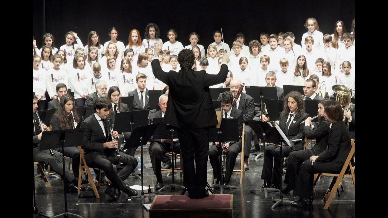 Musika Banda ume abesbatzekin kontzertuan