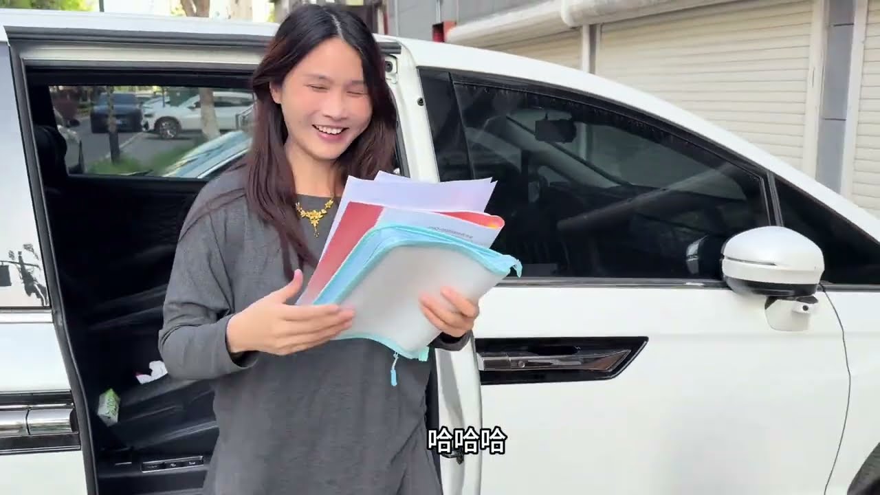 照了三次才看到小六的正脸，这小家伙还挺害羞