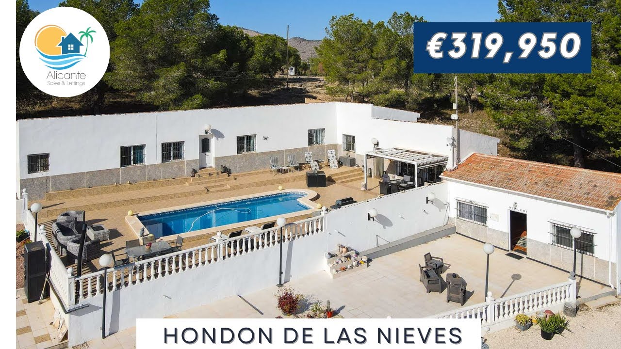 Large 4 Bedroom Finca with Swimming Pool in Hondon de las Nieves