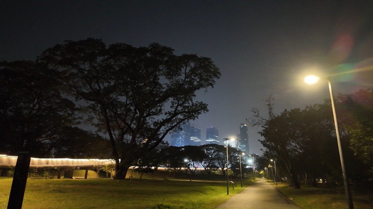 Benjakitti Evening walk through UHD