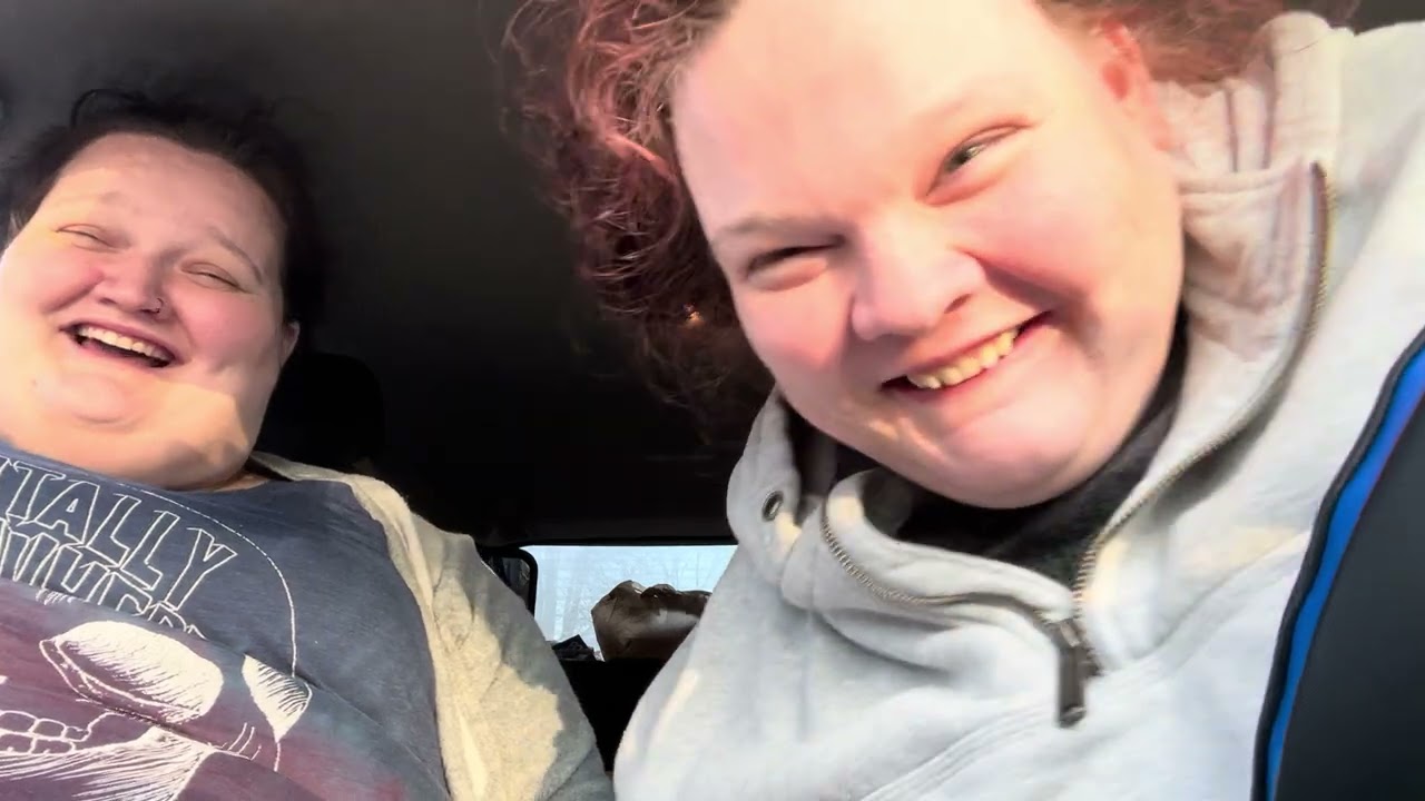 Mukbang in car of little Cesar’s with sis and special guest her bf Devean 