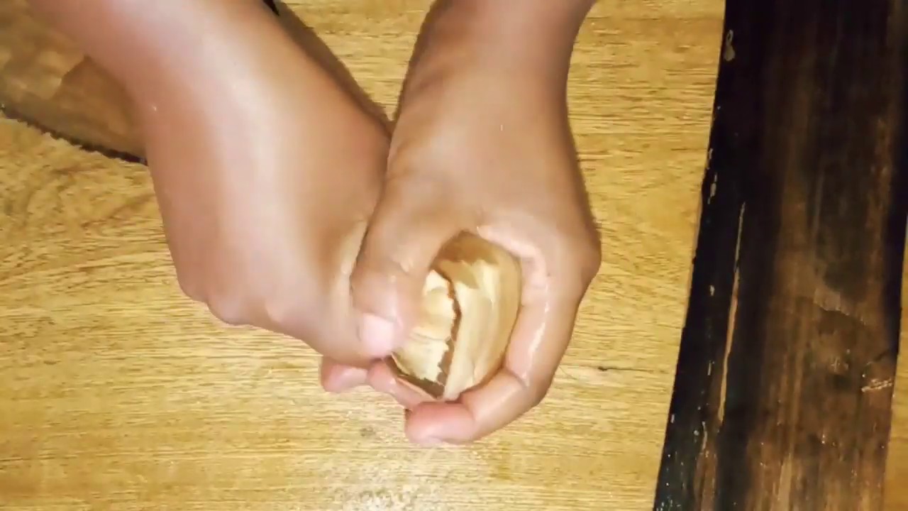 DIY CRAFTS FOR KIDS - Making doll using banana fibres