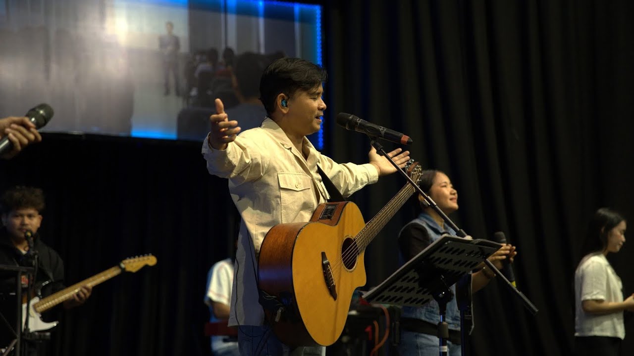 Strong and Mighty | Guitar Cam | Sunday service 